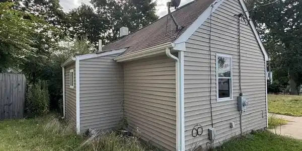 Image 4: Side Exterior