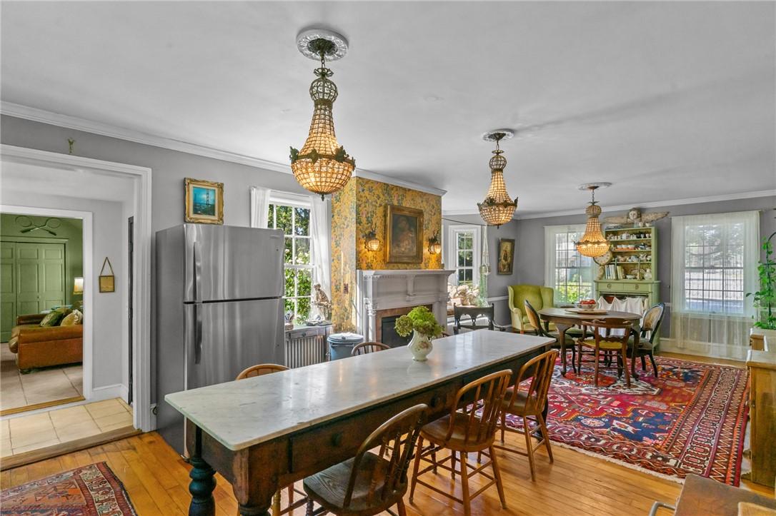 Image 4: Front to back kitchen and dining with gas burning