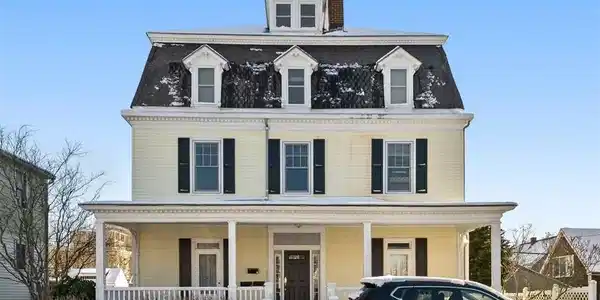 15 Narragansett Avenue