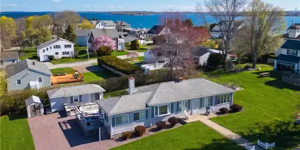 10 Parkman Avenue