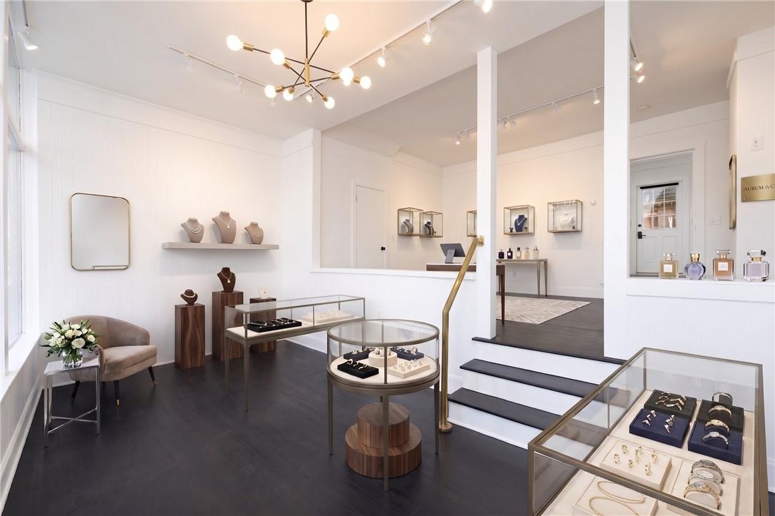 Image 3: Virtual jewelry store