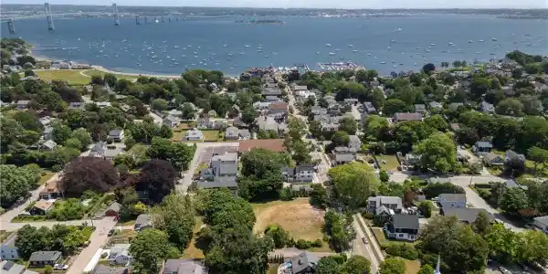 78 Narragansett Avenue