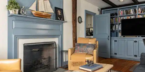 Image 3: Living room fireplace