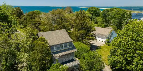 Image 2: Accessed by a private lane, this incredible locati