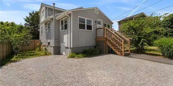 11 Saint Claire Avenue