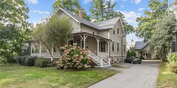 39 Powel Avenue