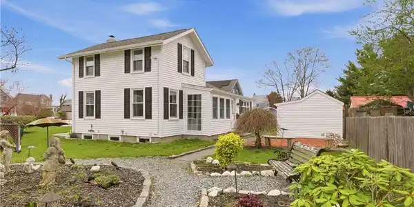 9 Leslie Avenue