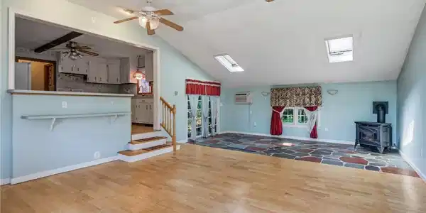 12 Robert Avenue