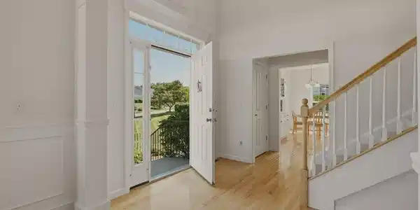 Image 4: Front Foyer