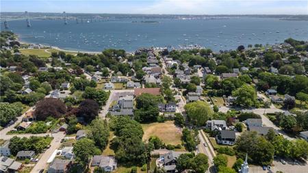 78 Narragansett Avenue