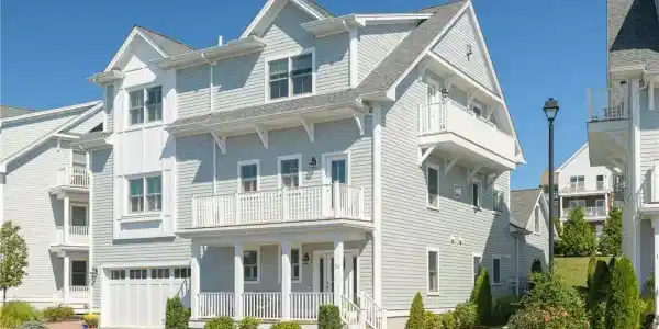 10 Kettle Point Avenue