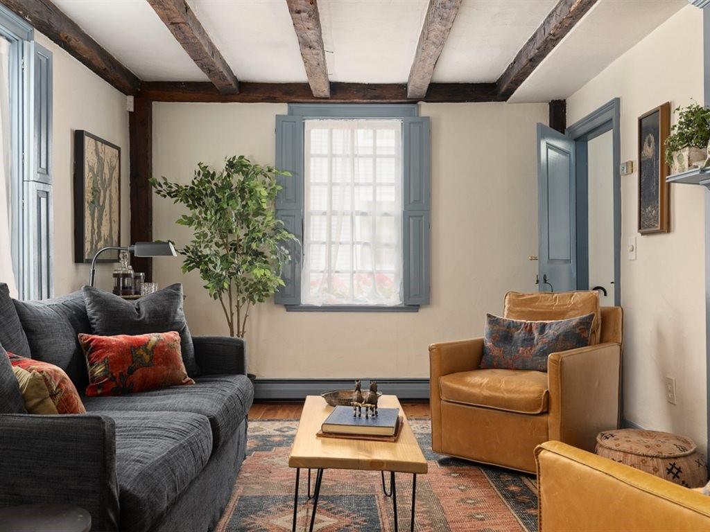 Image 4: Living room