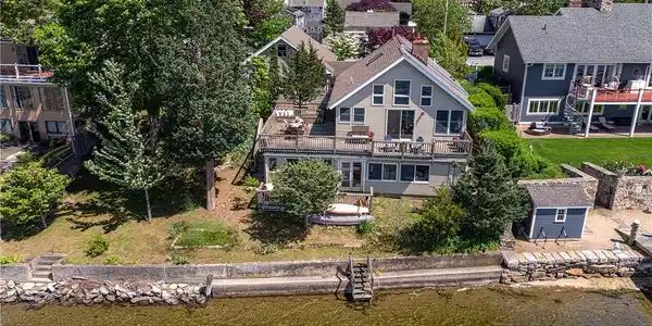 Image 4: Back of House Areal view