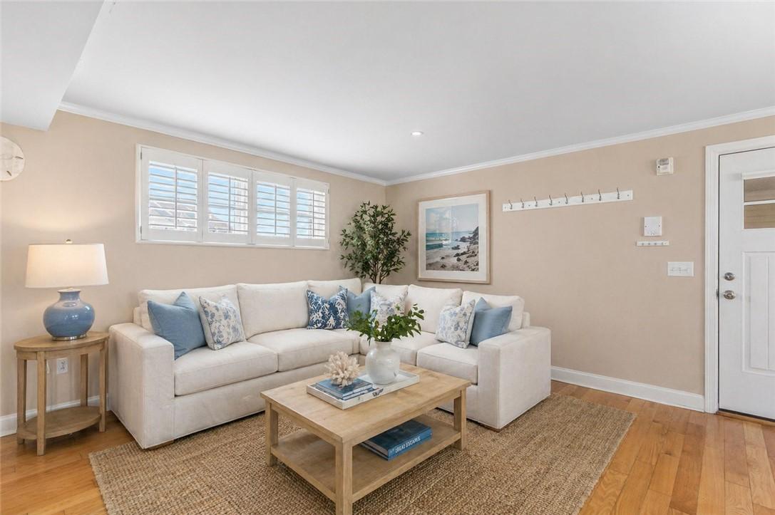 Image 4: Virtual staging and AI-enhanced presentation to il