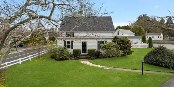 599 East Main Road