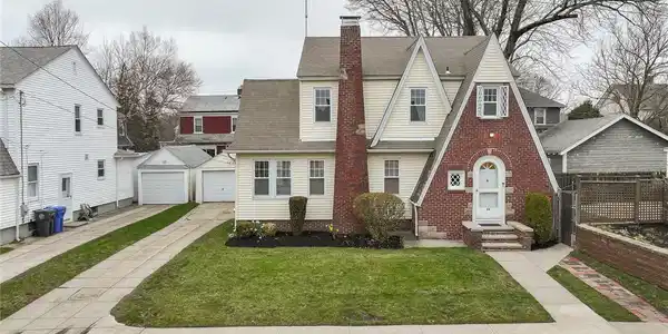 28 Rosewood Avenue