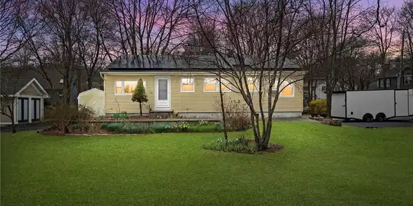 1737 Wampanoag Trail