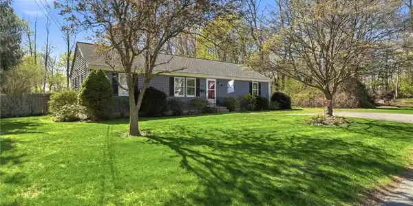 1 Roslyn Avenue