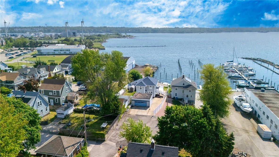 Image 4: Prime location just steps from the marina, offerin
