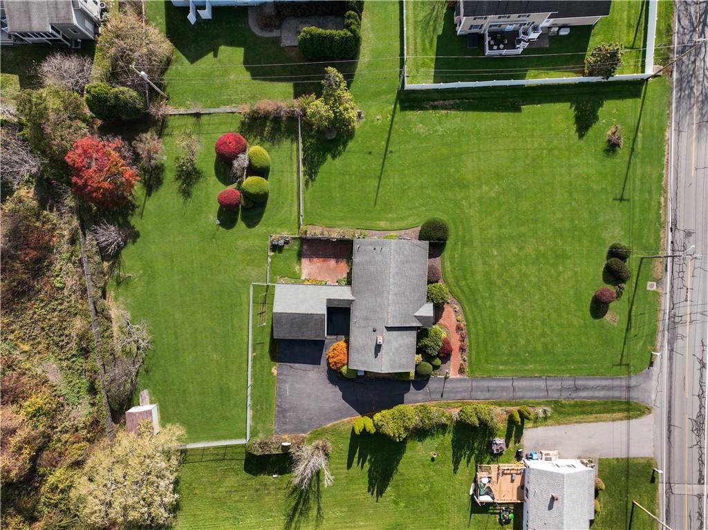 Image 3: Aerial Side & Driveway