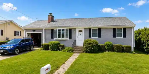 37 Ladeira Avenue
