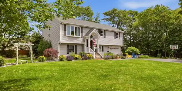 11 Carol Avenue