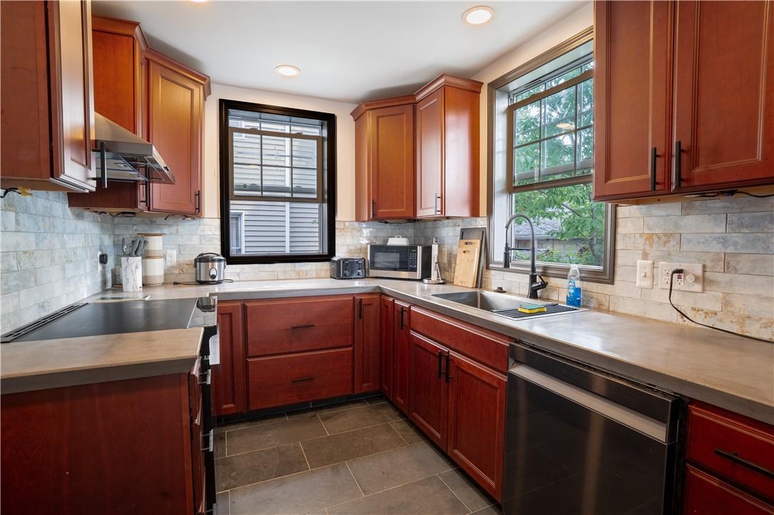 Image 2: Kitchen