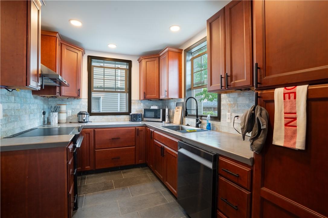 Image 3: Kitchen