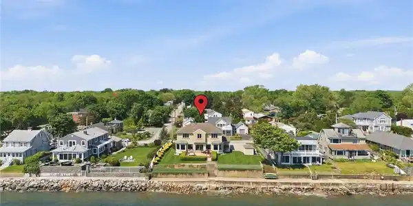 25 Narragansett Street