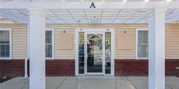 60 Bay Spring Avenue