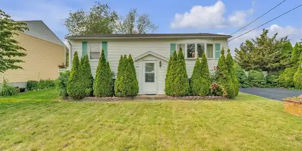 43 Brush Neck Avenue