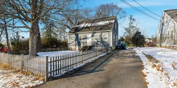 8 Harris Avenue