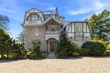 6 Howe Avenue