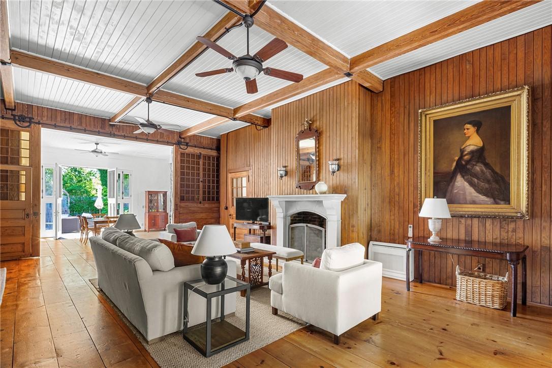 Image 4: Unit 3 Main living room