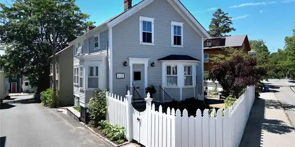 8 Sanford Street
