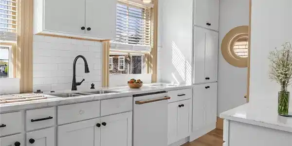 Image 3: Virtual decor