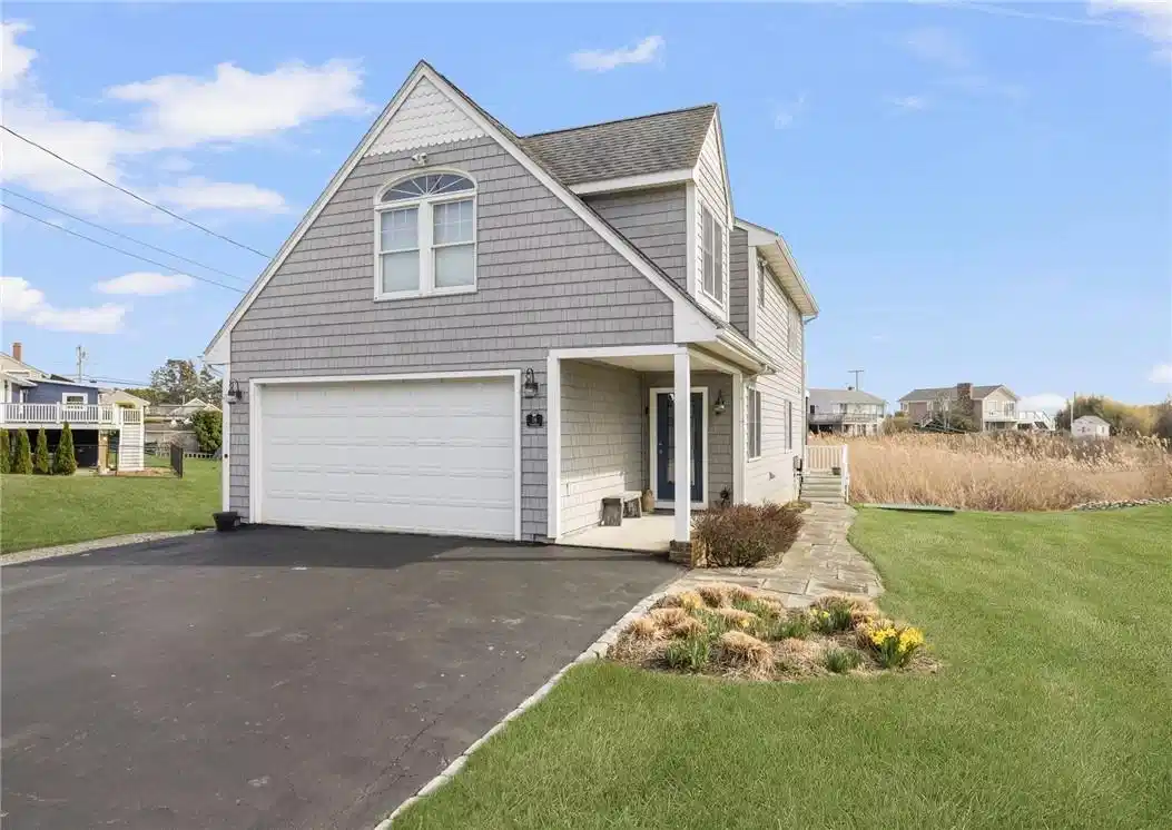 Image 1: Welcome to 18 Starfish Drive in Great Island...sit