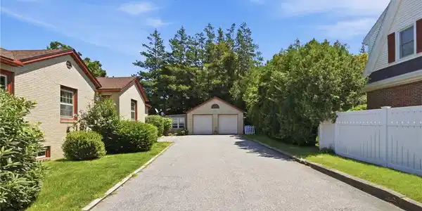 Image 4: and driveway