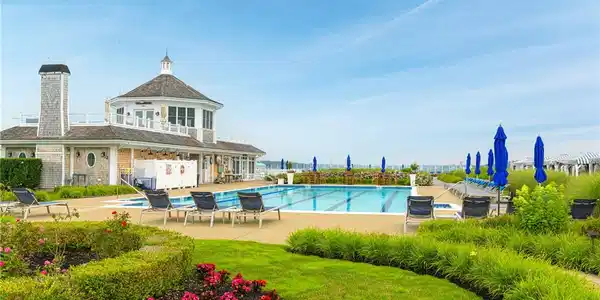 Image 3: Narr Bay Club Pool
