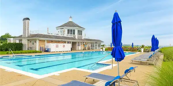 Image 4: Narr Bay Club Pool