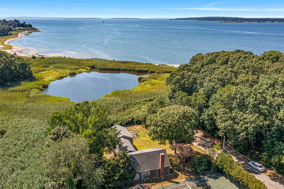 Image 1: Fabulous waterfront Property