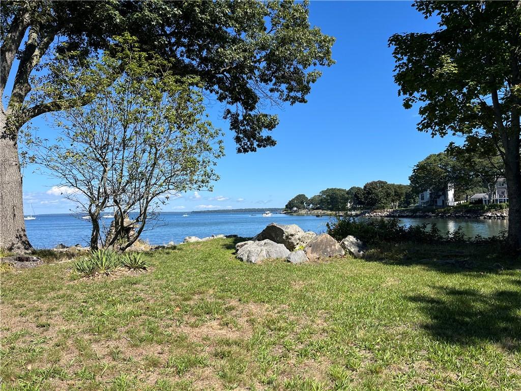 Image 4: This location is a rare find!