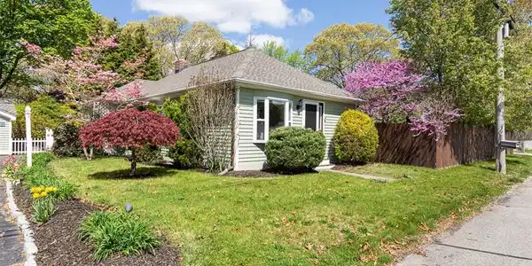 109 Pinegrove Avenue