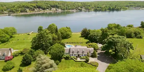 148 Nanaquaket Road