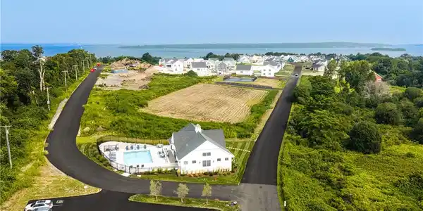 25 Bunker Hill Crossing