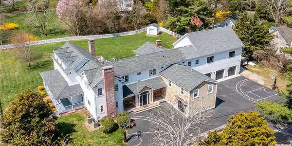 Image 2: A beautiful property