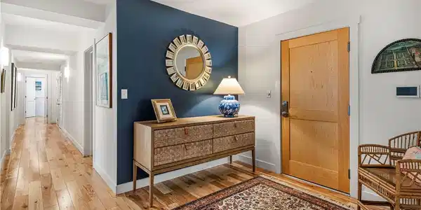 Image 2: Entryway