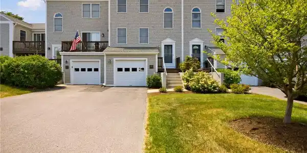 424 North Lane