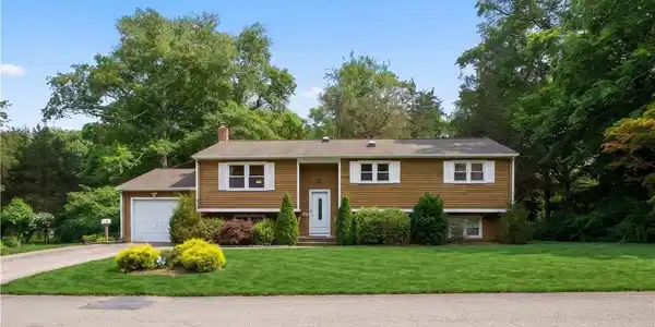 102 Windward Walk