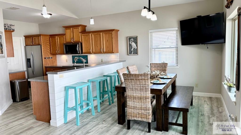 Image 3: Kitchen/Dining Upstairs